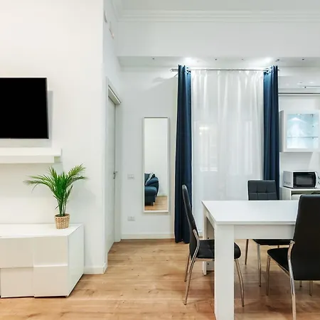 Apartmán Elegante In Centro A - Piazza Colombo *